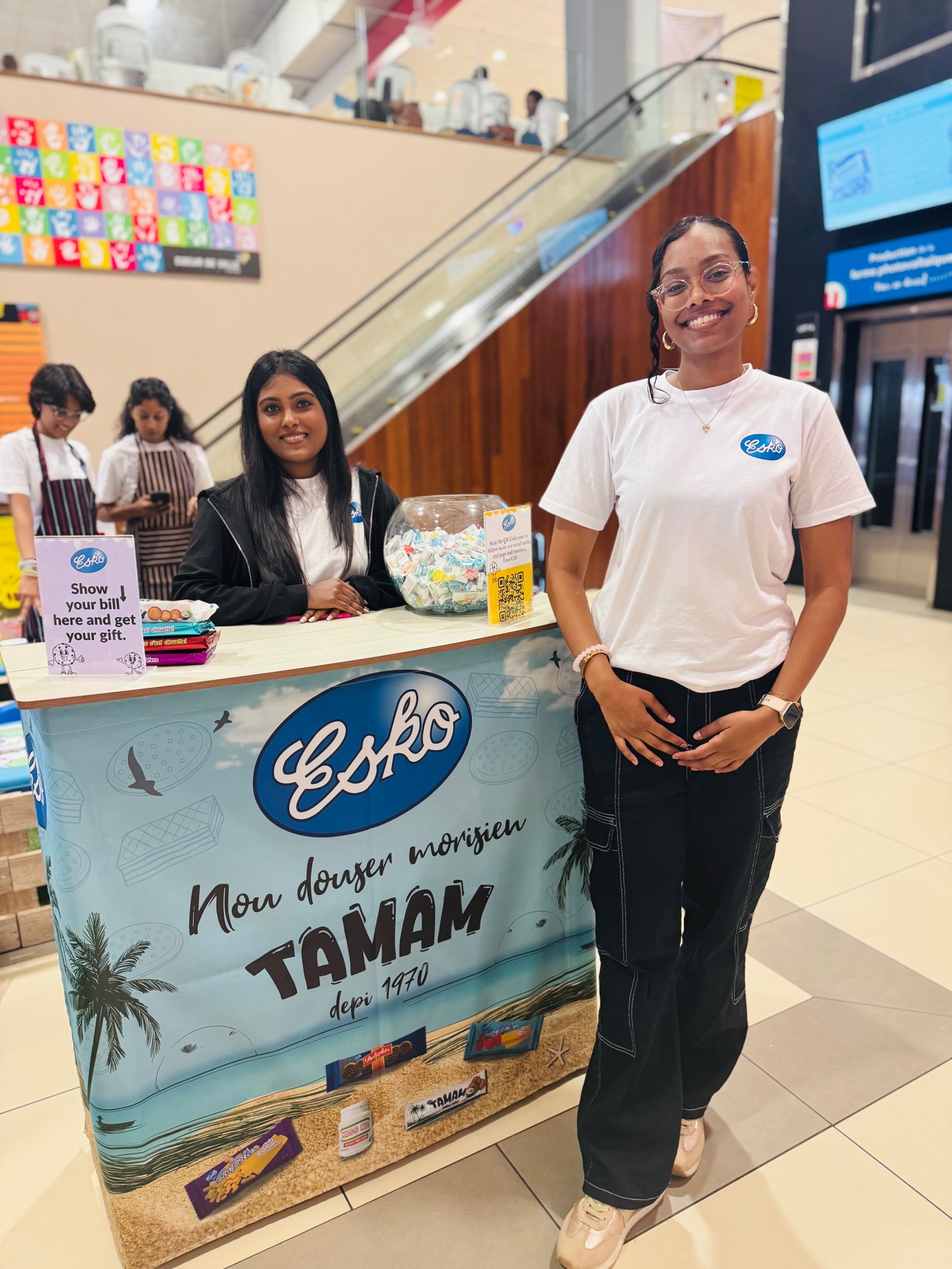 Esko Tamam Hostess 1