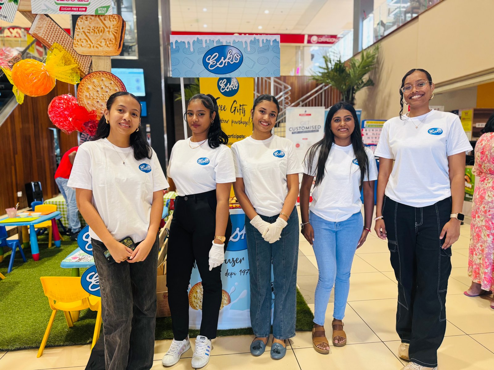 Esko Tamam Hostess 4